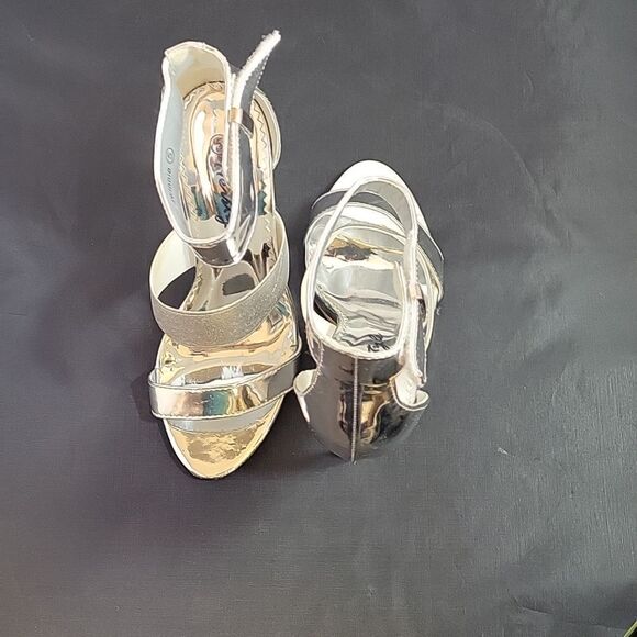 HERSTYLE GWINNIE 3-STRAPS VELCRO CLOSURE OPEN TOE SANDAL - Picture 9 of 12